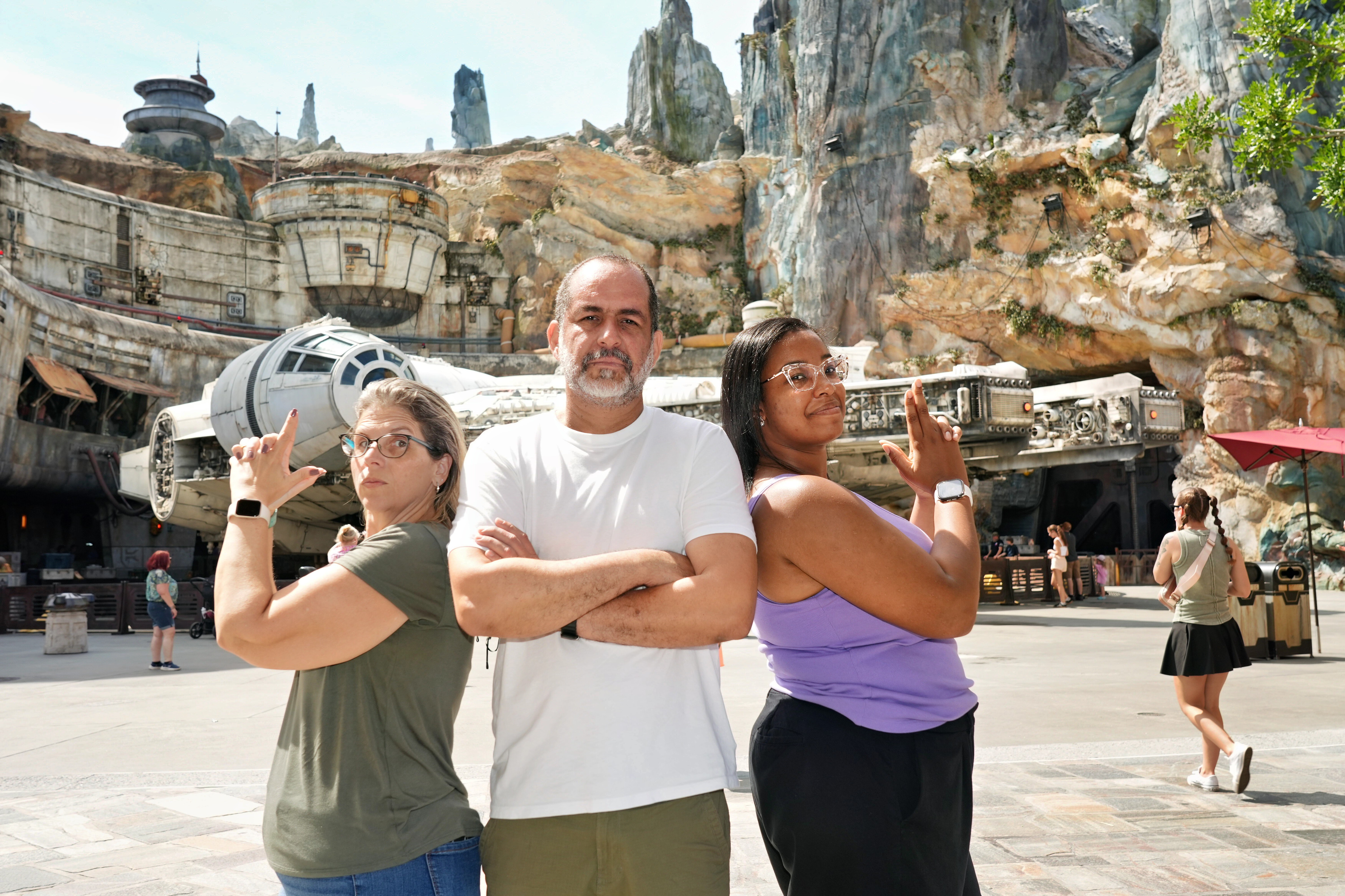 Marcelo, Taylane e Juliana em Star Wars Galaxy's Edge